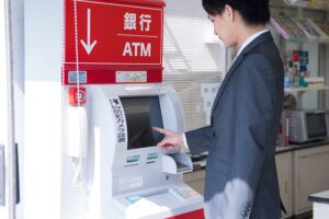 コンビニATMでお金を借りる方法を解説！セブン銀行やローソンで今すぐ借りたい人必見