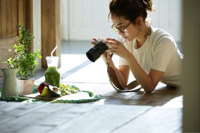 お金がない女性が写真を撮って売る方法